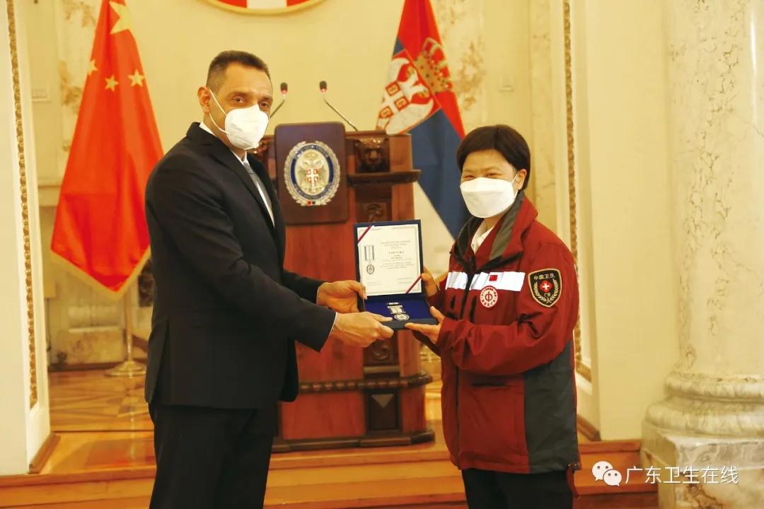 疫情前vs疫情后白头/疫情前疫情后图片对比 疫情前vs疫情后白头/疫情前疫情后图片对比