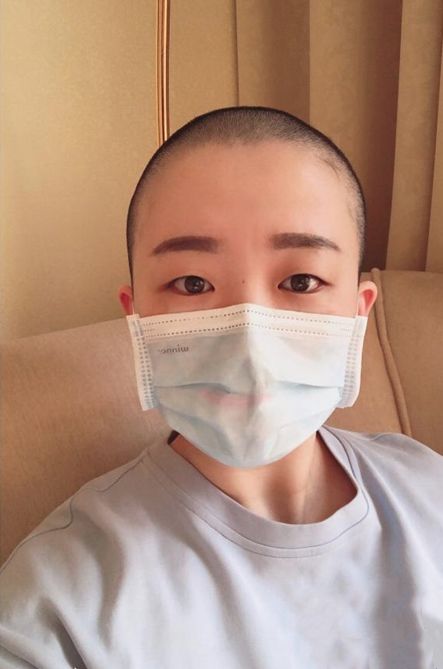 疫情剃光头:疫情期间把头发剃光的那个女生叫什么