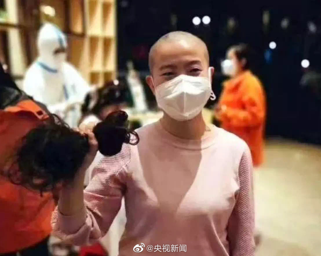 疫情剃光头:疫情期间把头发剃光的那个女生叫什么