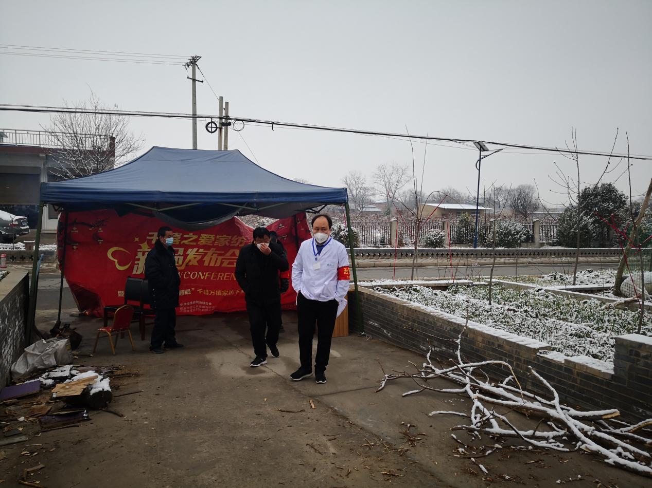 【宿迁疫情,宿迁疫情那一年唐辉送派出所酒精的照片】 【宿迁疫情,宿迁疫情那一年唐辉送派出所酒精的照片】